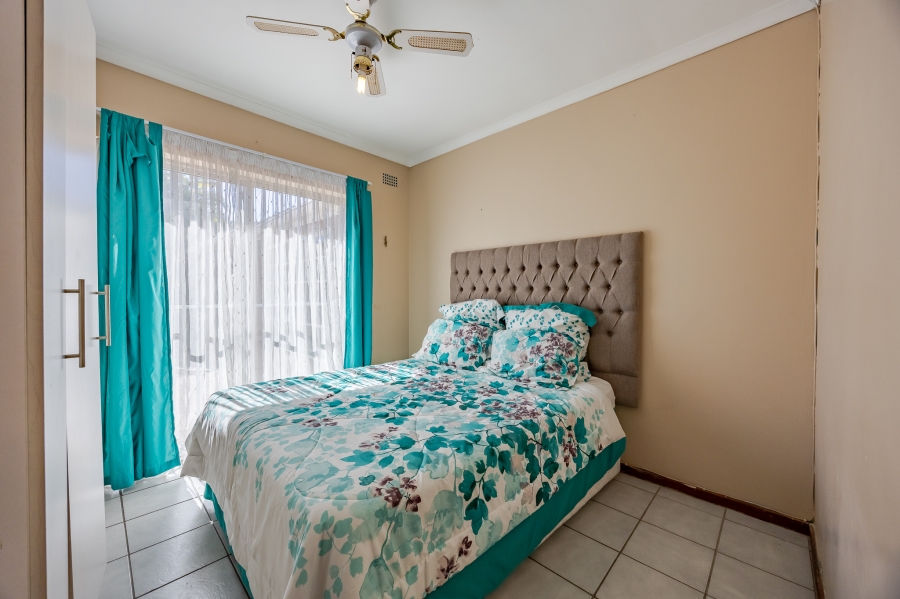 5 Bedroom Property for Sale in Bothasig Western Cape